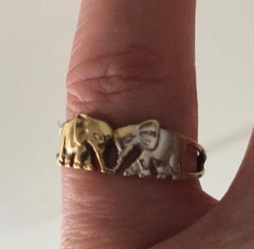 8 karaat geel/ wit gouden ring met 2 olifanten 17,5 beschikbaar voor biedingen