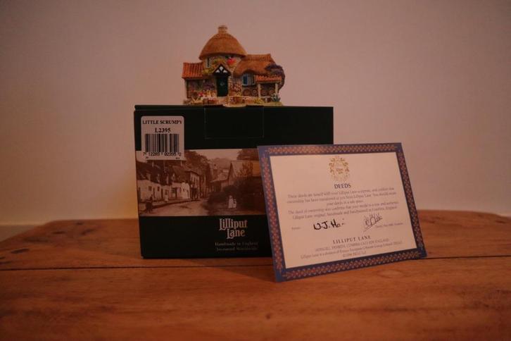 Lilliput Lane collectors club 2001 2002 Little Scrumpy, Verzamelen, Beelden en Beeldjes, Zo goed als nieuw, Overige typen, Ophalen of Verzenden