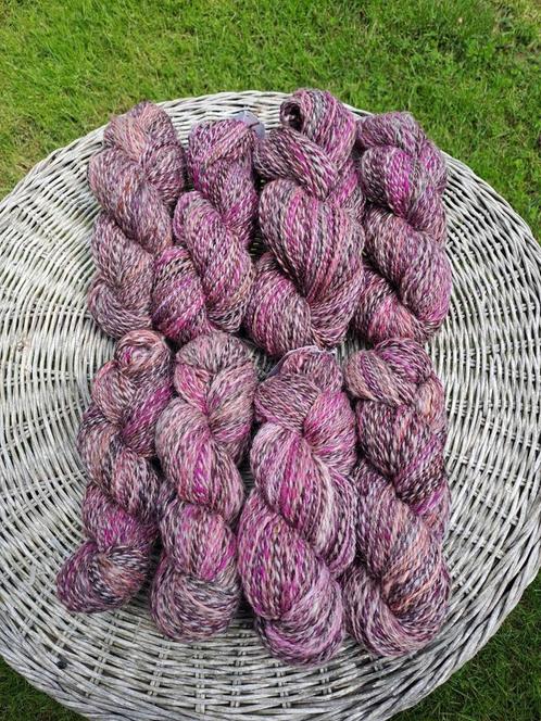 Prachtige strengen hand gesponnen wol, breiwol 1464 meter, Hobby en Vrije tijd, Breien en Haken, Nieuw, Breien of Haken, Wol of Garen
