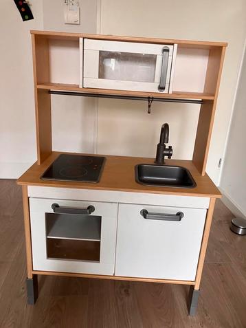 Houten keukentje beschikbaar voor biedingen