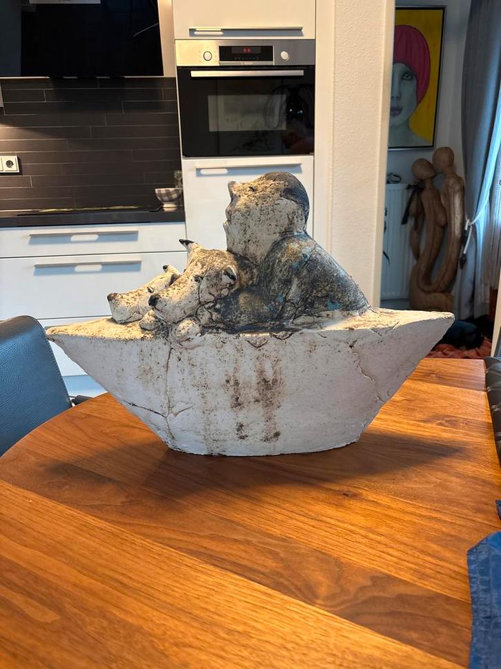 Beeld van Sjer Jacobs - Man met Honden in Boot Keramiek Kuns, Antiek en Kunst, Kunst | Beelden en Houtsnijwerken, Ophalen