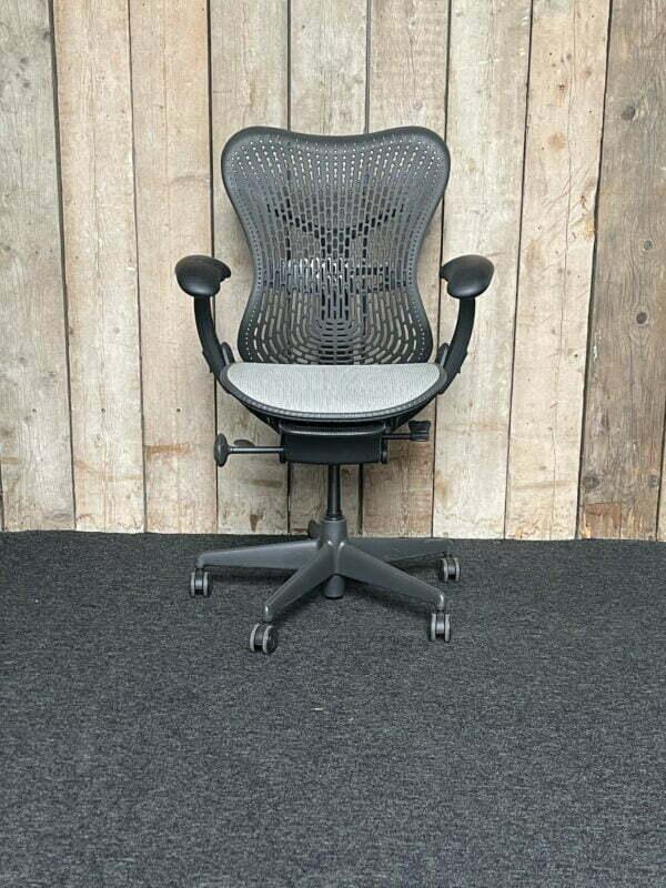 Herman Miller Mirra Type 1 Bureaustoel Graphite Grijs, Huis en Inrichting, Bureaustoelen, Zo goed als nieuw, Bureaustoel, Grijs