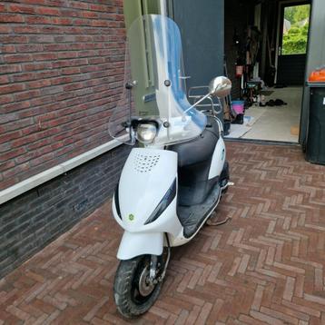 Piaggio zip 2000 4 takt blauw kenteken beschikbaar voor biedingen