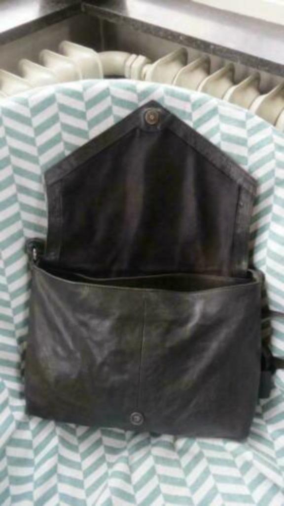 VIA ROMA, leren tas, envelop model, zeer donkerbruin/zwart, Sieraden, Tassen en Uiterlijk, Tassen | Damestassen, Gebruikt, Overige typen