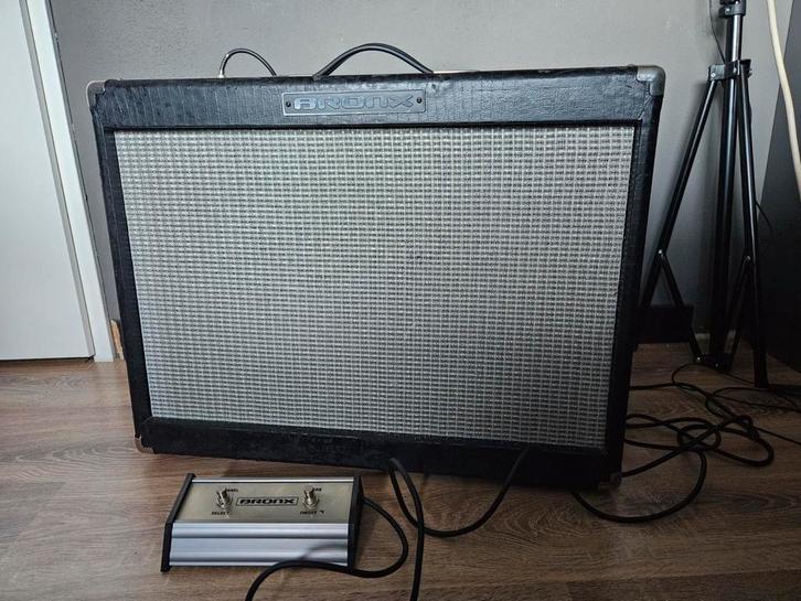 Bronx Tube-12 buizenversterker designed bij USA, Muziek en Instrumenten, Versterkers | Bas en Gitaar, Zo goed als nieuw, Ophalen of Verzenden