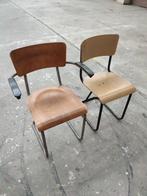 Twee industriële schoolstoelen, Ophalen, Bruin, Twee