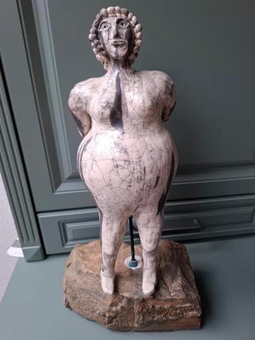 RAKU WULPSE VROUW  beschikbaar voor biedingen