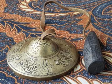 Mooie grote oude Oosterse Tingsha bel van brons 8,5 cm. beschikbaar voor biedingen