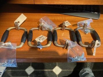 4 sets antieke schuifraamgrepen "Ton model",jaren 30e €75,00 beschikbaar voor biedingen