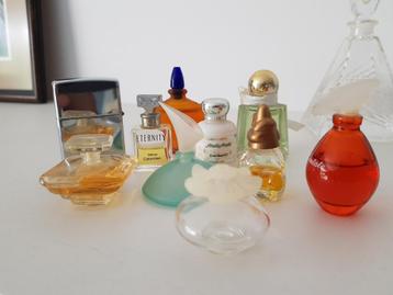Verzameling parfumflesjes  beschikbaar voor biedingen