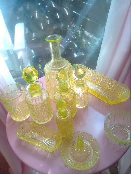 Uranium Glas Toiletset, Antiek en Kunst, Antiek | Glas en Kristal, Ophalen of Verzenden
