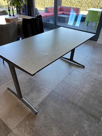 Bureau met ladeblok