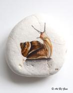 Huisjes slak, hand geschilderd op een mooie rivier steen, Ophalen of Verzenden
