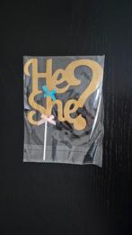 NIEUW! Taarttopper gender reveal goudkleurig He or She, Ophalen of Verzenden, Nieuw, Versiering