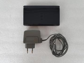 Zwarte Nintendo DS Lite console met oplader beschikbaar voor biedingen