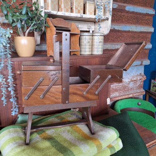 Antieke naaidoos, Antiek en Kunst, Antiek | Woonaccessoires, Ophalen of Verzenden