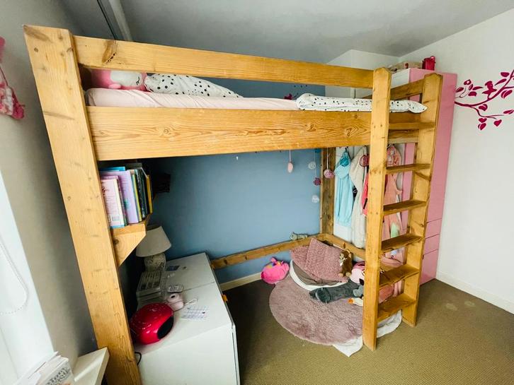Hele mooie hoogslaper jongens / meisjes massief hout, Kinderen en Baby's, Kinderkamer | Stapelbedden en Hoogslapers, Zo goed als nieuw