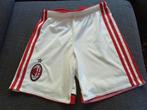 AC Milan short Adidas maat 140 / 9-10A, Broek, Ophalen of Verzenden, Zo goed als nieuw