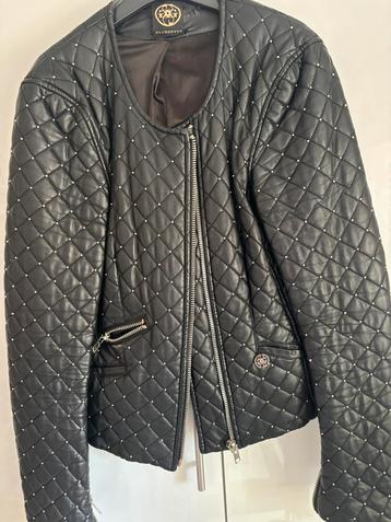 Glamorous jasje beschikbaar voor biedingen