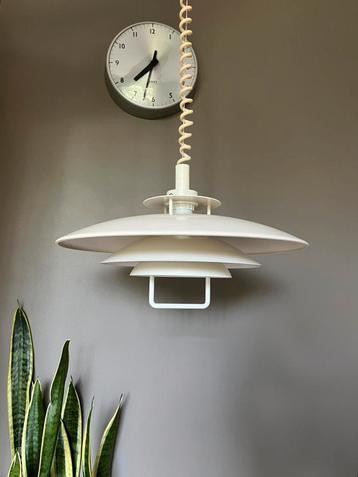 Scandinavische schalen lamp beschikbaar voor biedingen