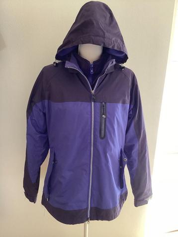 Mooie jas, met vest beschikbaar voor biedingen