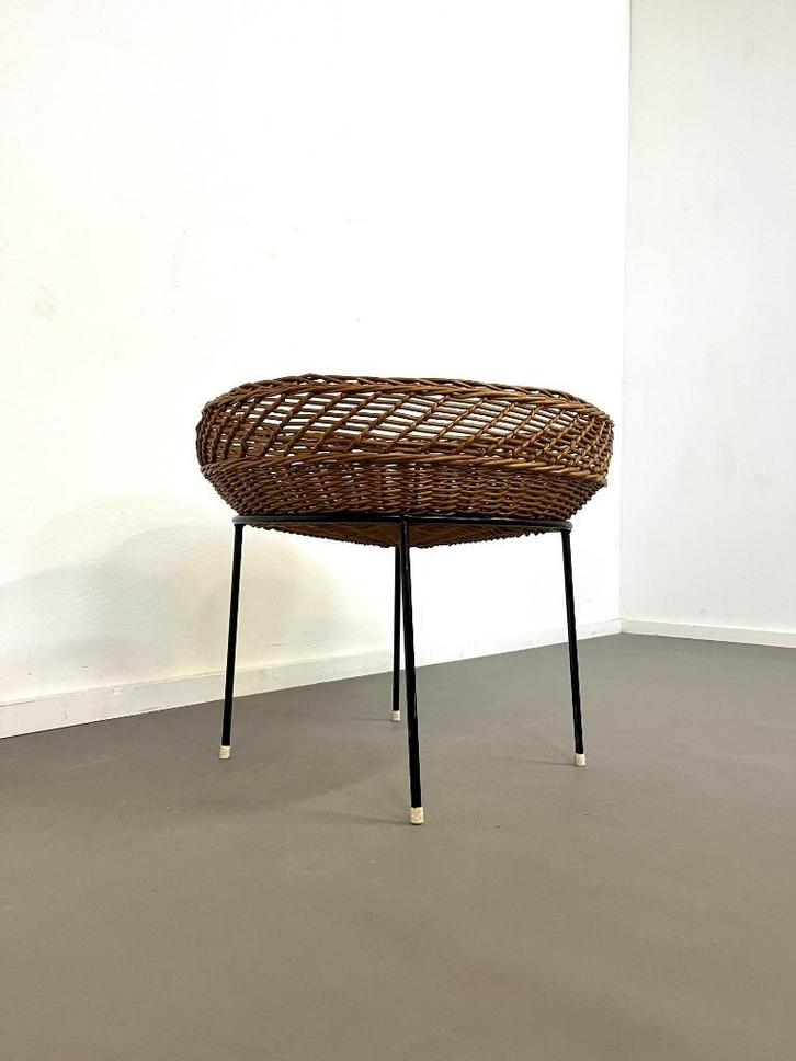 vintage rieten tijdschriften mand ,Artimeta Soest, jaren 60, Huis en Inrichting, Woonaccessoires | Schalen en Manden, Gebruikt