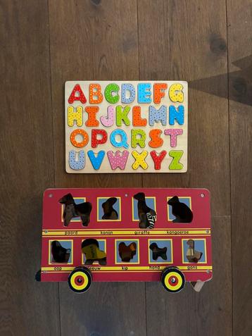 Speelgoed - hout - puzzels - boeken beschikbaar voor biedingen