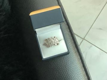 Prachtige brede— zilveren ring (925) met Zirkonia’s beschikbaar voor biedingen