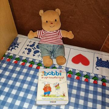 Bobbi knuffeltje 18 cm + boekje Bobbi is zijn knuffel kwijt beschikbaar voor biedingen