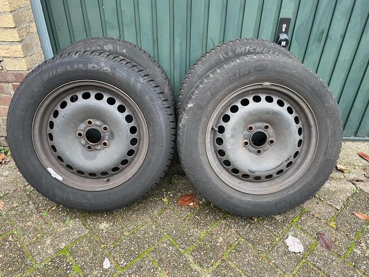 Winterbanden op 16 inch stalen velg (FORD en VOLVO), Auto-onderdelen, Banden en Velgen, Banden en Velgen, Winterbanden, 16 inch
