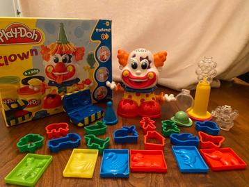 PlayDoh clown met haar en tong en extra speelgoed en vormen beschikbaar voor biedingen