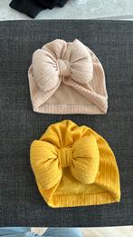 Baby mutsjes met strik 0-1 jaar oud, Ophalen of Verzenden, Zo goed als nieuw