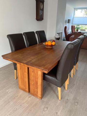Massief eiken eettafel met 6 stoelen beschikbaar voor biedingen