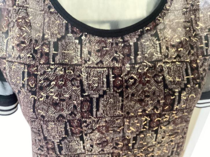 Maison Scotch zwart met goud opdruk top, mt 40, Kleding | Dames, Tops, Zo goed als nieuw, Maat 38/40 (M), Zwart, Korte mouw, Ophalen of Verzenden