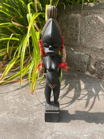 Afrikaans inheems handgesneden vruchtbaarheids sculptuur beschikbaar voor biedingen