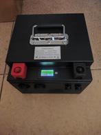 LiFePO4 accu 12V  100 Ah in stalen behuizing met lader, Caravans en Kamperen, Camper-accessoires, Ophalen of Verzenden, Nieuw