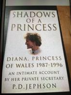 Shadows of a Princess ( Diana), Verzamelen, Koninklijk Huis en Royalty, Ophalen of Verzenden, Zo goed als nieuw, Buitenland, Tijdschrift of Boek