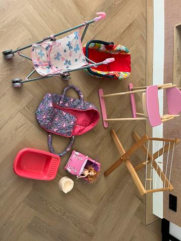 Poppen speelset - kinderstoel / maxicosy / wasrek / buggy  beschikbaar voor biedingen