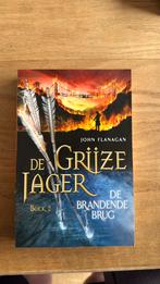 John Flanagan - De brandende brug, Ophalen of Verzenden, Zo goed als nieuw, John Flanagan