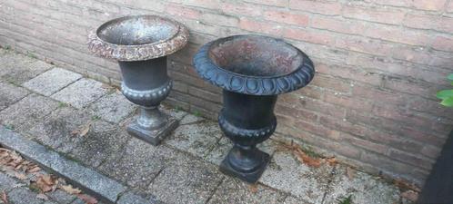 2 oude zware gietijzeren tuinvazen Franse stijl., Tuin en Terras, Tuinvazen, Gebruikt, Ophalen