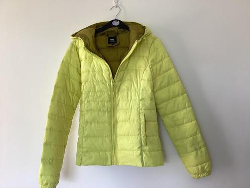 Limoen kleur tussen jack van Only maat XS = 34., Kleding | Dames, Jassen | Zomer, Zo goed als nieuw, Maat 34 (XS) of kleiner, Groen