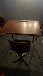 Vintage schoolbureau met stoeltje, Huis en Inrichting, Bureaus, Ophalen, Gebruikt, Bureau