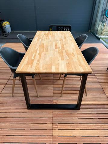 Eikenhouten tafel met zwart stalen frame – WOOOD – €200 beschikbaar voor biedingen