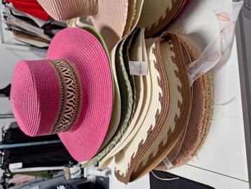Te koop partij zomer hoeden  beschikbaar voor biedingen