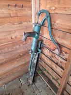 Oude waterpomp, Ophalen