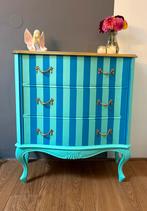 Uniek handgeschilderd vintage kastje, Huis en Inrichting, Kasten | Dressoirs, Ophalen, 50 tot 100 cm, Zo goed als nieuw, Vintage met klassieke vorm en een vleugje glamour