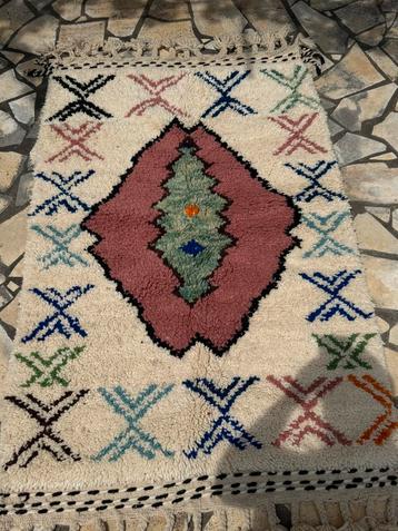 Kleurrijk vloerkleed uit Marokko beschikbaar voor biedingen
