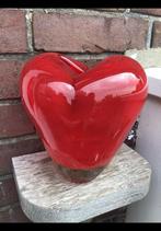Glazen hart van rood glas met doorzichtige voet, 16,7cm hoog, Ophalen of Verzenden