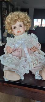 Antieke Porseleinen Pop met Krullen, Verzamelen, Ophalen of Verzenden, Gebruikt, Pop
