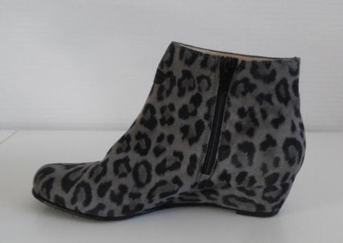 Peter Kaiser panterprint veloursleren enkellaarsjes maat 37, Kleding | Dames, Schoenen, Zo goed als nieuw, Lage of Enkellaarzen